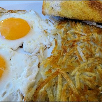 Mom's Kitchen - From the "Breakfast" section of the menu, I went with "Classic Breakfast," with hash browns and sourdough toast as my sides of choice. - American Near Me - Auburn, California