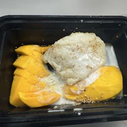 Sticky rice and mango