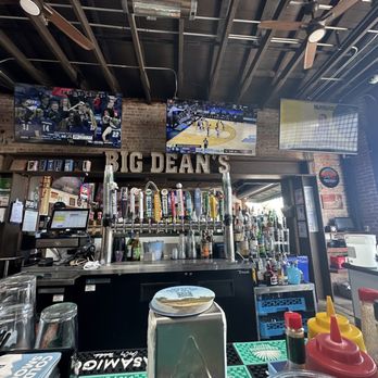 Big Dean's Ocean Front Cafe - Interior bar - Bars Near Me - Santa Monica, California Big Dean's Ocean Front Cafe - Interior bar - Bars Near Me - Santa Monica, California