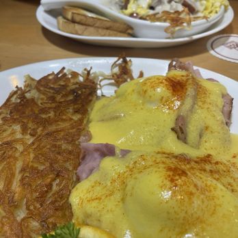 Pig 'N Pancake - Eggs Benedict and kielbasa skillet - Breakfast & Brunch Near Me - Astoria, Oregon Pig 'N Pancake - Eggs Benedict and kielbasa skillet - Breakfast & Brunch Near Me - Astoria, Oregon