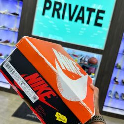 Private Sneakers