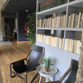 Boro Hotel - Library nook - Hotels Near Me - Long Island City, New York Boro Hotel - Library nook - Hotels Near Me - Long Island City, New York