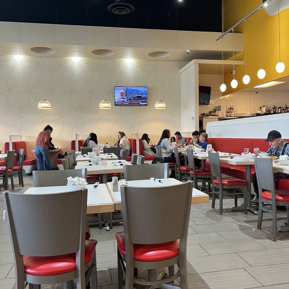 Allô! Mon Coco - Inside - Breakfast & Brunch Near Me - Montreal, Quebec