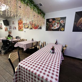 Pho Hanoi 89 - Inside is cute - Vietnamese Near Me - Hercules, California