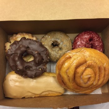 Gurnee Donuts - 1/2 Dozen - chocolate glazed old fashion, traditional old fashion, long Joh, blueberry, red velvet, and a glazed scone - Donuts Near Me - Gurnee, Illinois Gurnee Donuts - 1/2 Dozen - chocolate glazed old fashion, traditional old fashion, long Joh, blueberry, red velvet, and a glazed scone - Donuts Near Me - Gurnee, Illinois