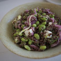 WEDOFOOD - Frederiksberg - Quinoa, tangsalat, kofeta, syltede rødløg, soyabønner og goma