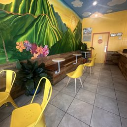 See the cute drink table? So cute. See the cute drink table? So cute.