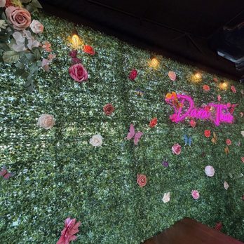 Dara Thai - Cute outside - Thai Near Me - Belmont, California