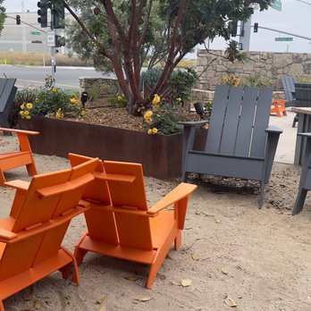 Toast Kitchen & Bakery - Plenty of outdoor seating while you wait for a table - Breakfast & Brunch Near Me - Tustin, California