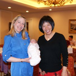 The Institute Of Alternative Medicine - Dr.Ping Gu treat many patients with infertility successfully, she was in the celebrate party with new baby .