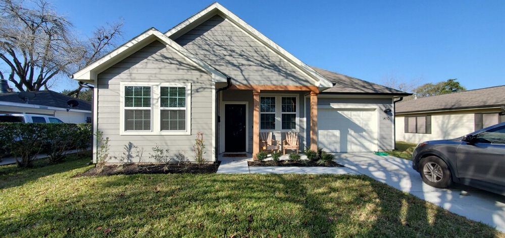 Slide of Precision Seamless Gutters 