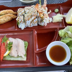 Joon's Kitchen - Bento Box C - Tuna & salmon Sashimi, Dynamite roll