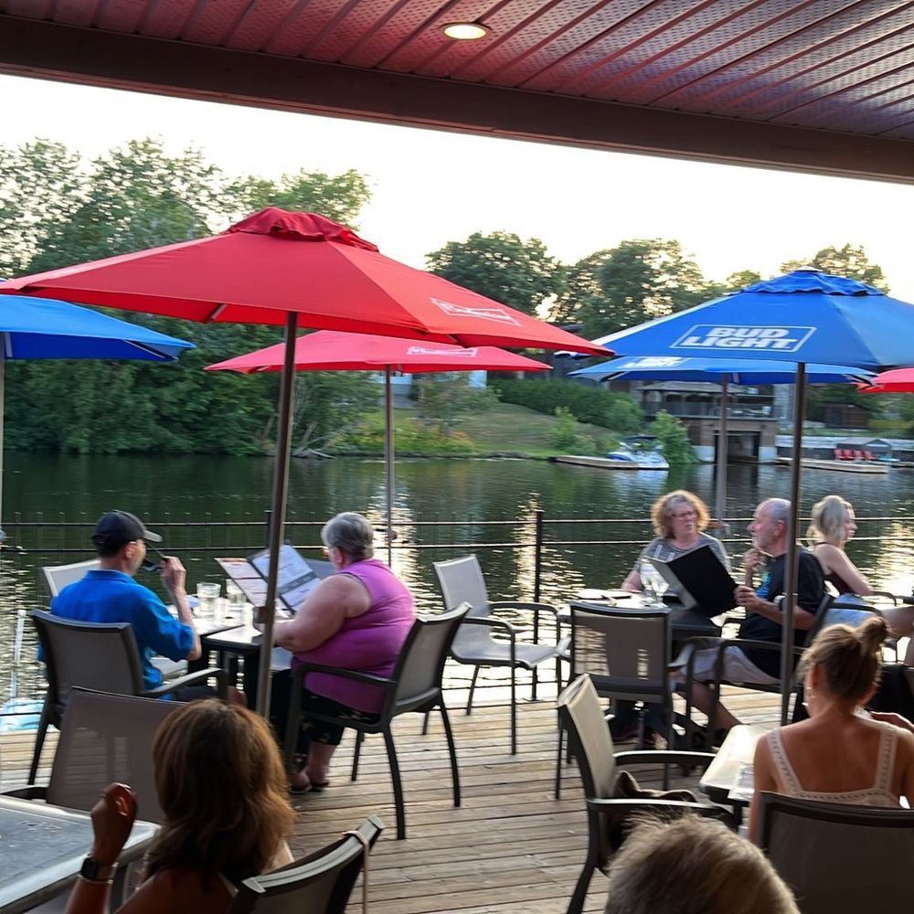 Kelly's Landing - Seating Area - Canadian (New) Near Me - Manotick, Ontario