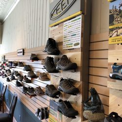 Lyle’s Shoes - Inside se wall