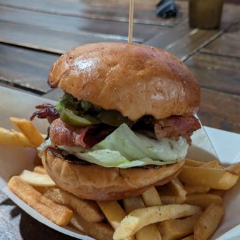 Honey And The Trapcat - Spicy guac burger with fries. Excellent. - Cocktail Bars Near Me - Sacramento, California Honey And The Trapcat - Spicy guac burger with fries. Excellent. - Cocktail Bars Near Me - Sacramento, California