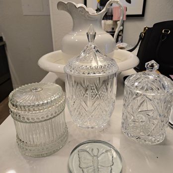 Mostly Mutts Market - Fab finds at Mostly Mutts - Thrift Stores Near Me - Acworth, Georgia