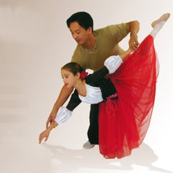 Ming-Hai Wu School of Ballet - Ming-Hai Wu giving personal instruction