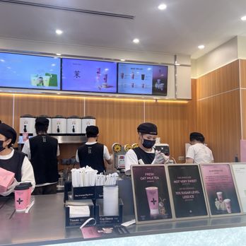 Molly Tea - Interior - Bubble Tea Near Me - Chicago, Illinois