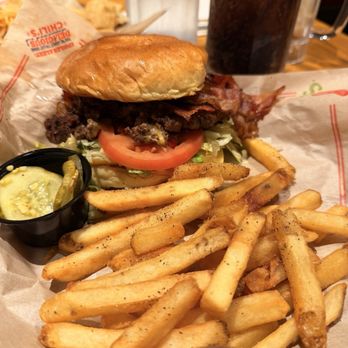 Chili's - Bacon Cheeseburger with lettuce and tomato - Bars Near Me - Buffalo, New York Chili's - Bacon Cheeseburger with lettuce and tomato - Bars Near Me - Buffalo, New York