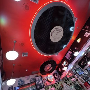 The Great Grill - Decor - Diners Near Me - Burbank, California