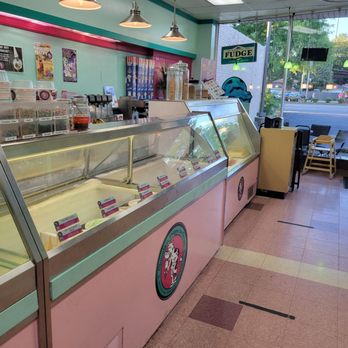 Chocolate Shoppe Ice Cream - Inside - Ice Cream & Frozen Yogurt Near Me - Skokie, Illinois Chocolate Shoppe Ice Cream - Inside - Ice Cream & Frozen Yogurt Near Me - Skokie, Illinois