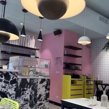 Santa Lyna - Inside - Breakfast & Brunch Near Me - Paris