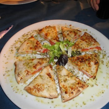 El Panaro - Pan de ajo relleno de tomate y queso. - Italian Near Me - Torremolinos, Massachusetts El Panaro - Pan de ajo relleno de tomate y queso. - Italian Near Me - Torremolinos, Massachusetts