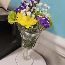 Delsa's Ice Cream Parlour - I loved all the fresh flowers on the table