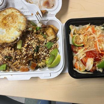 Appethaizing - Clinton Square - Pad Se Eew ( Brown noodles) and green papaya salad - Thai Near Me - Syracuse, New York
