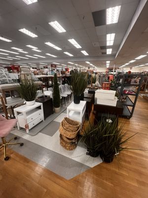 TJ MAXX - Updated January 2026 - 69 Photos & 83 Reviews - 4995