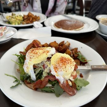 Emle's Restaurant - BLTA Benedict - American Near Me - Northridge, California