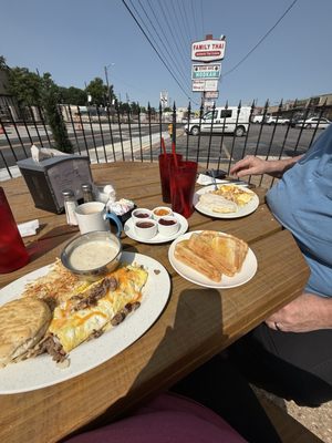Sweetie Pie’s Amish Bakery & Cafe