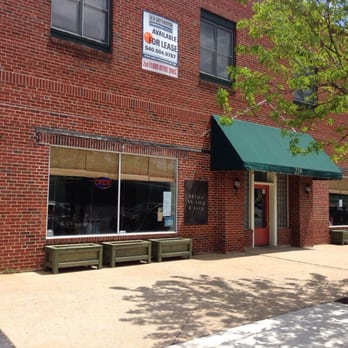 Blue Wing Frog - Storefront - New American Near Me - Strasburg, Virginia