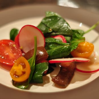 Chef Eric James - Fresh spinach salad with tomatoes, beets and a balsamic vinaigrette - Personal Chefs Near Me Chef Eric James - Fresh spinach salad with tomatoes, beets and a balsamic vinaigrette - Personal Chefs Near Me
