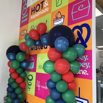 Auntie Anne's - Inside - Pretzels Near Me - Buffalo Grove, Illinois