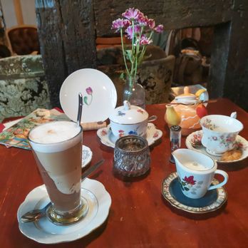 Daisys Tearoom & Garden - Sylvia's Latte M 4,20€ / Earl Grey Tea 5,50€ - Cafes Near Me - Cologne, NW Daisys Tearoom & Garden - Sylvia's Latte M 4,20€ / Earl Grey Tea 5,50€ - Cafes Near Me - Cologne, NW