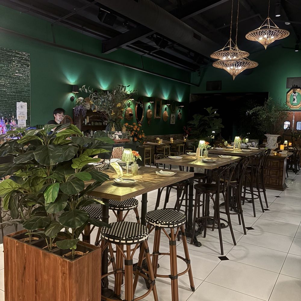 LeDu Thai - Tables & bar seating - Thai Near Me - Phoenix, Arizona
