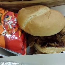 Pinky's Tacos - Brisket sandwich and chips