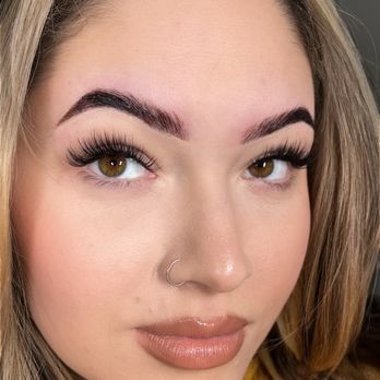 Artistry Haus - Wispy Hybrid Set - Eyelash Service Near Me Artistry Haus - Wispy Hybrid Set - Eyelash Service Near Me