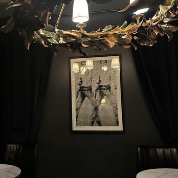 Tavern On Main - Love all the decor - New American Near Me - Springfield, Oregon