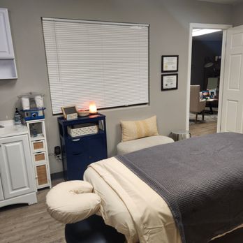 Weaving Wellness Bodywork - Massage room. - Massage Therapy Near Me Weaving Wellness Bodywork - Massage room. - Massage Therapy Near Me