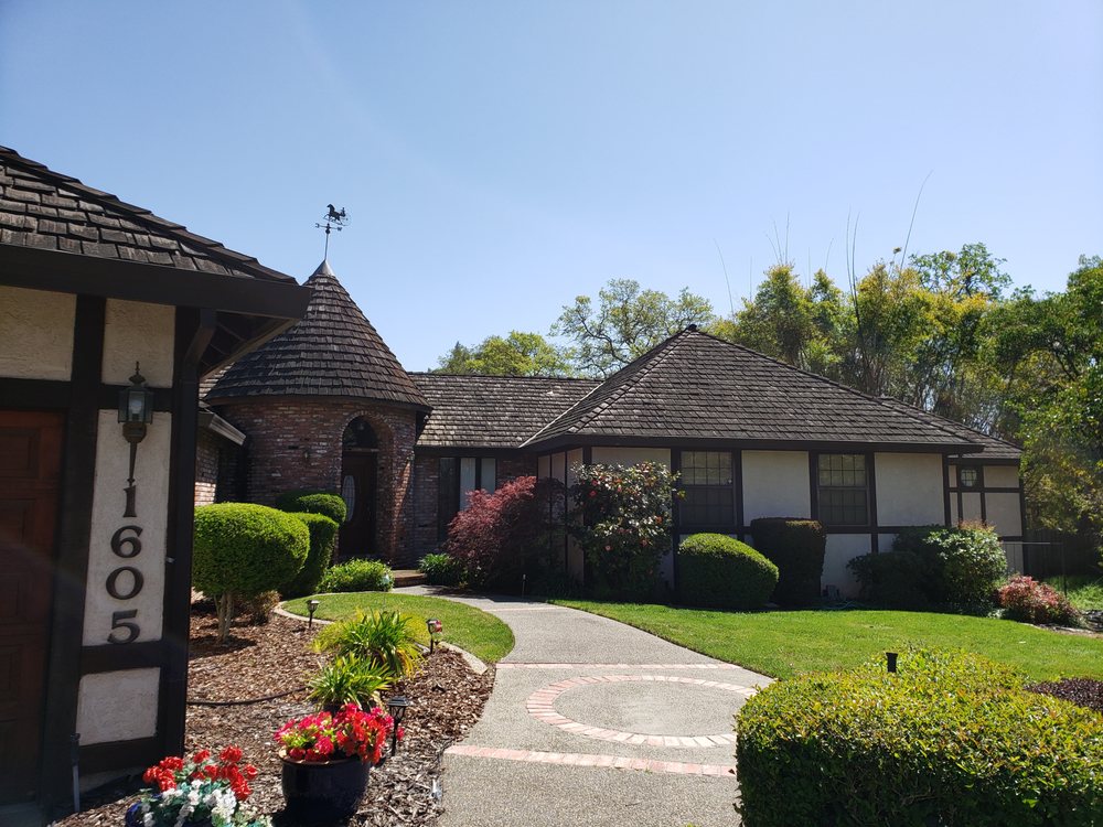 Slide of Bob Jahn's Roofing