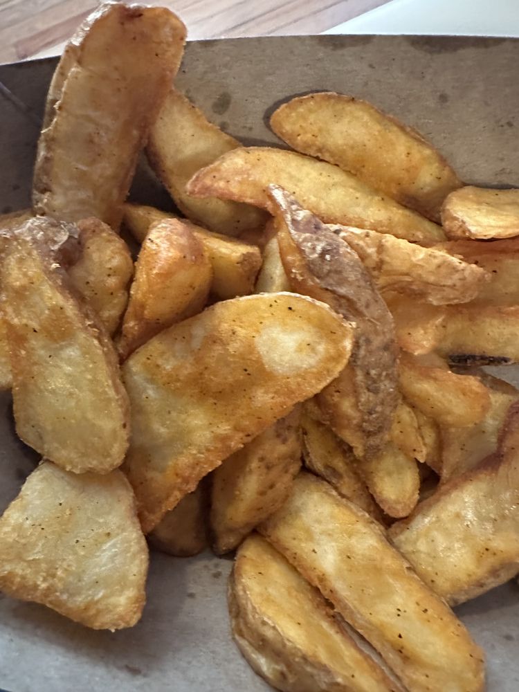 SAROKI’S CRISPY CHICKEN & PIZZA Updated April 2024 20777 Pontiac