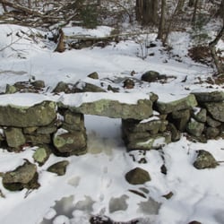Copicut Woods - Huge chunks of granite everywhere