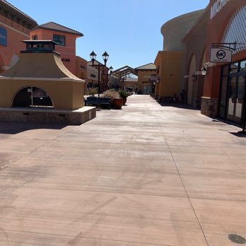 Outlets At Tejon - Outlet Stores Near Me - Tejon Ranch, California