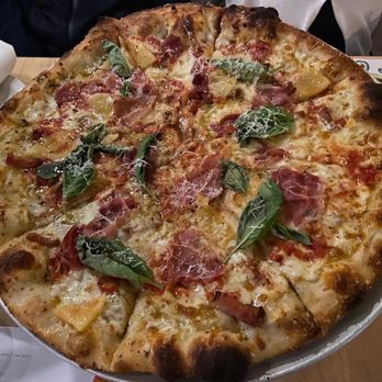 Pizzeria Libretto - Hawaiian pizza without jalapeño and maple cayenne - Pizza Near Me - Toronto, Ontario