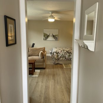Long Bros Construction - Cottage entry with new luxury vinyl tile. - Painters Near Me - San Diego, California