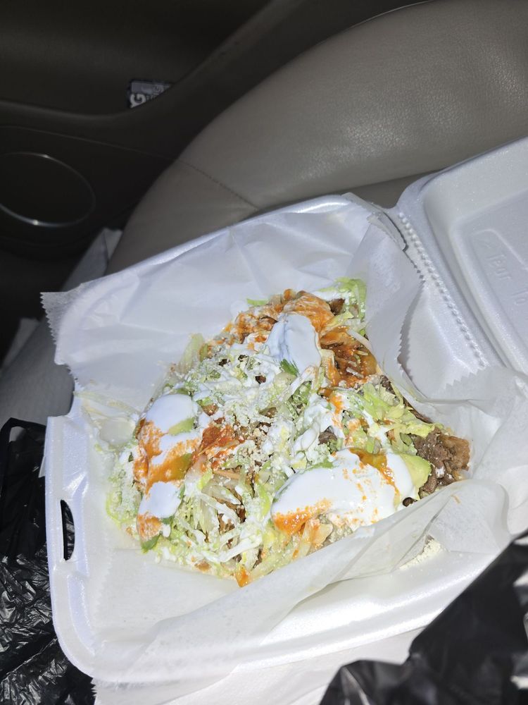 Latino Market & Taqueria El Parientito