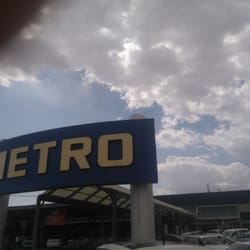 Metro Toptancı Market - A warm summer day with a hint of rain.