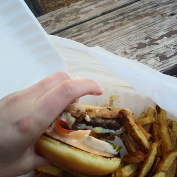 The Yard - Newark - Oxtail burger - American Near Me - Newark, New Jersey